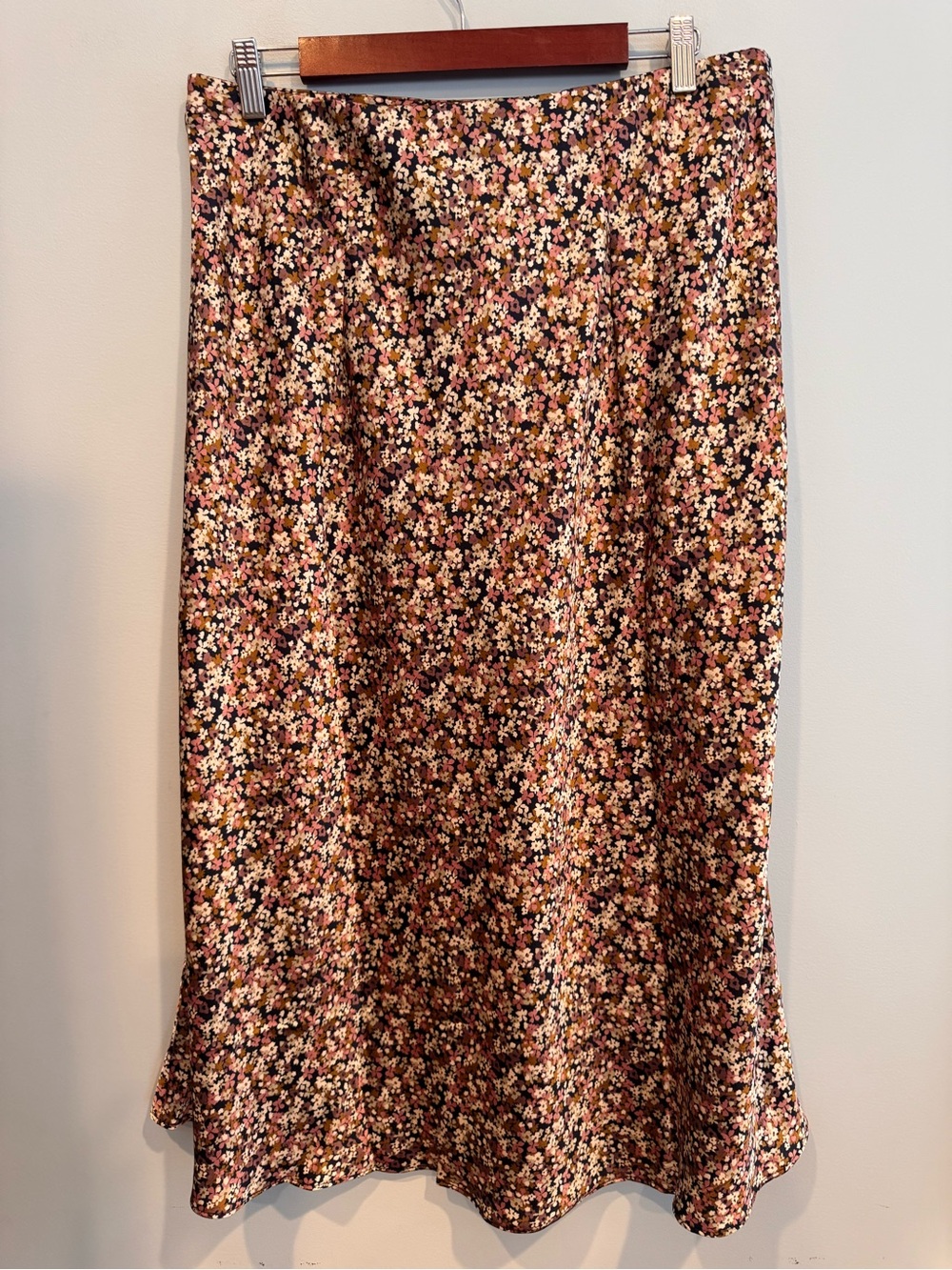 NWT Ann Taylor Factory Ditsy Floral Midi Slip Skirt Size L - Picture 3 of 5